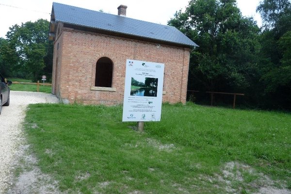 Une halte de repos a été créée à la Maison Éclusière du Vieux Péroué à Brinon sur Sauldre
